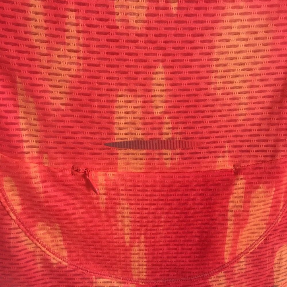 Under Armour, NWT, long sleeve shirt (size S) - Picture 4 of 4